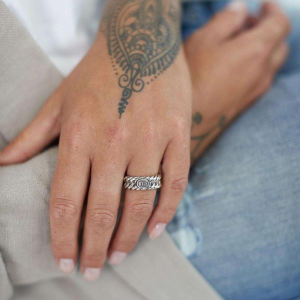 145 Ring Female LINKED Collection