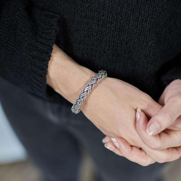 176 Bracelet Female BREEZE Collection