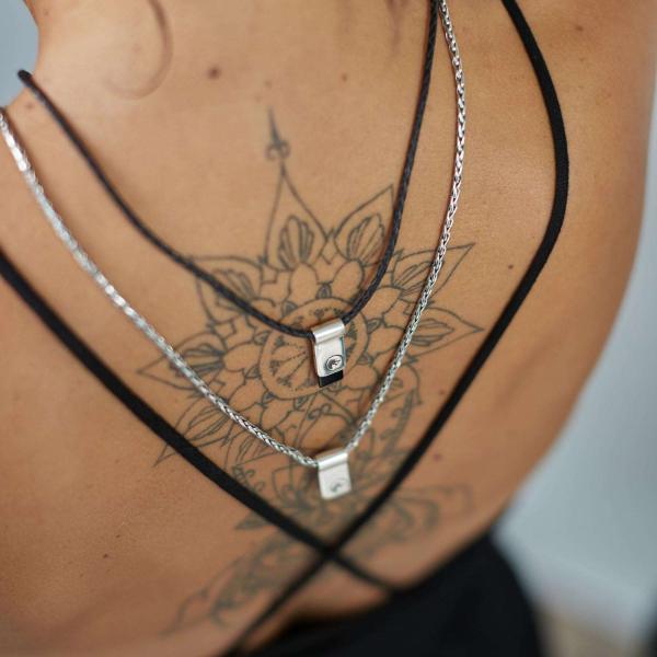 184BLK Collier Black Female CHEVRON Collection