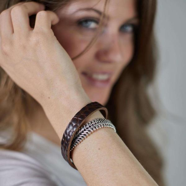 214BRC Wrap Brown Croco Female CLASSIC CHEVRON Collection