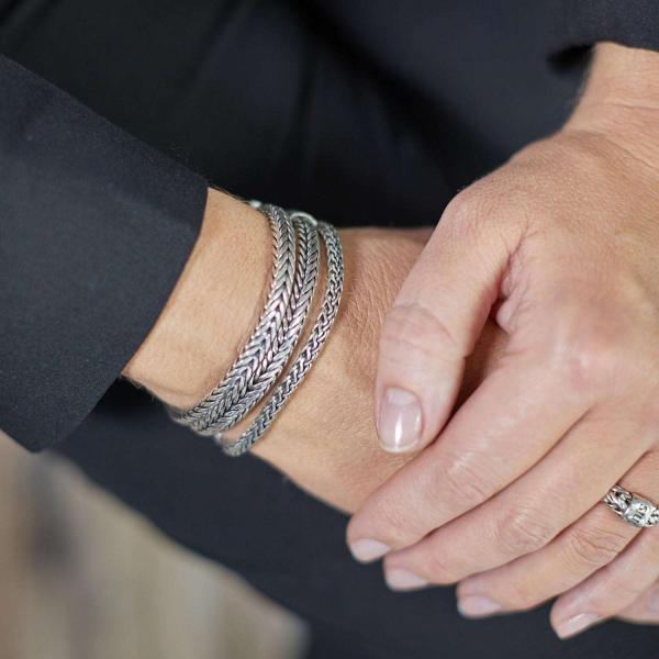 330WHT Bracelet Female ROOTS Collection