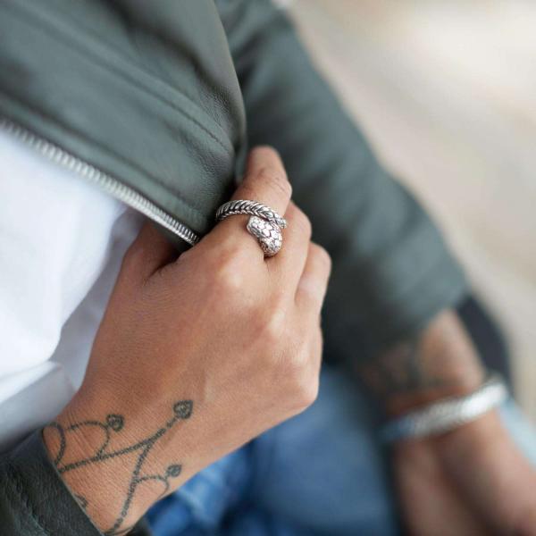 S28 Silver Snake Ring Female