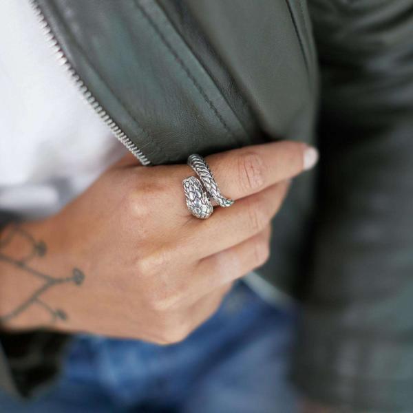 S28 Silver Snake Ring Female